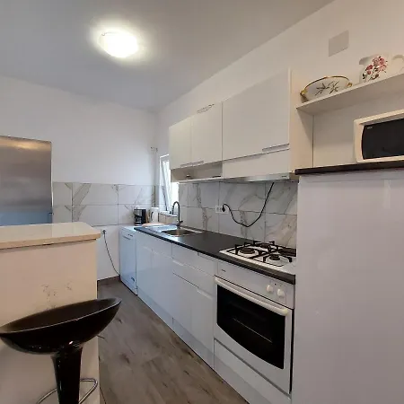 Tina Apartament Novi Vinodolski