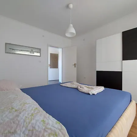 Tina Apartman *